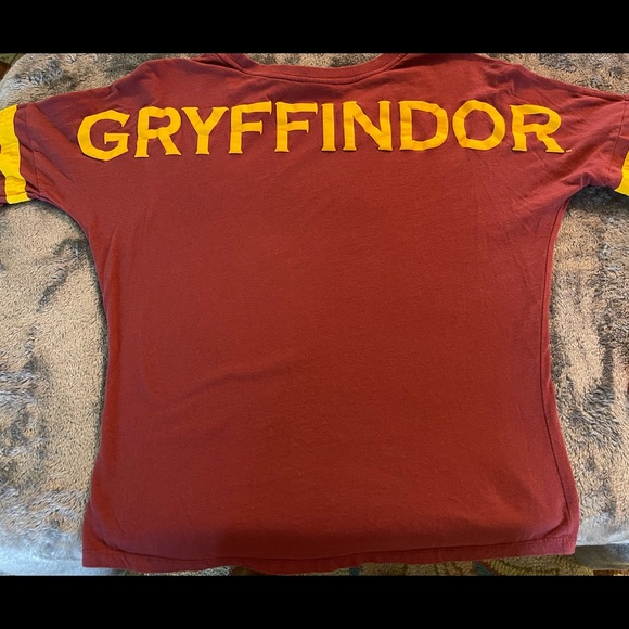 HARRY POTTER/GRIFFINDOR LONG SLEEVE TSHIRT SIZE MEDIUM - Picture 2 of 5